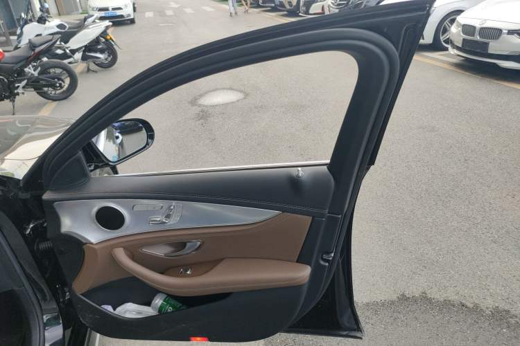 Used Mercedes-Benz E-Class New Energy 2023 E 350 e L Plug-in Hybrid Sports Sedan
