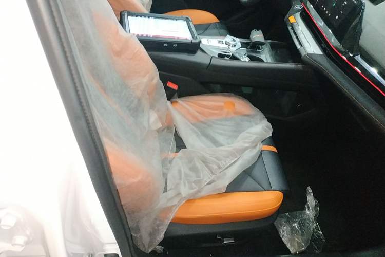 Used Changan UNI-V 2025 1.5T 500Bar Prestige Sporty Version