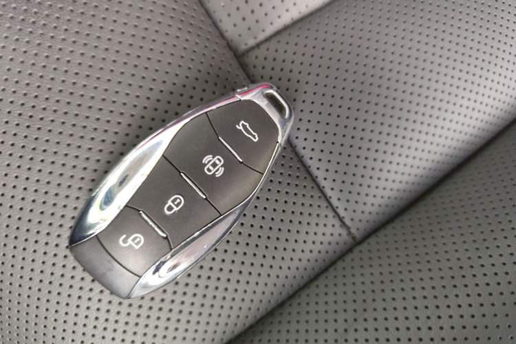 Used Hongqi HS7 PHEV 2024 2.0T PHEV Four-Wheel Drive Flagship Edition 6 Seats
