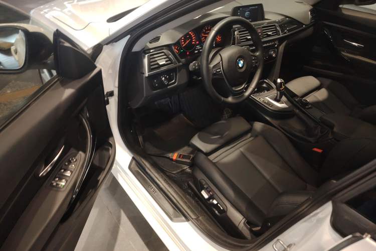 Used BMW 3 Series GT 2018 320i Sport Edition
