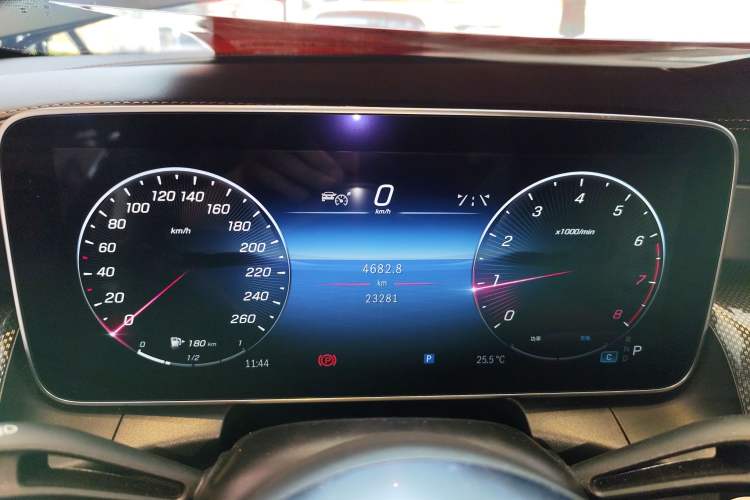 Used Mercedes-Benz GLC 2023 Facelift GLC 260 L 4MATIC Dynamic Version 5 Seats
