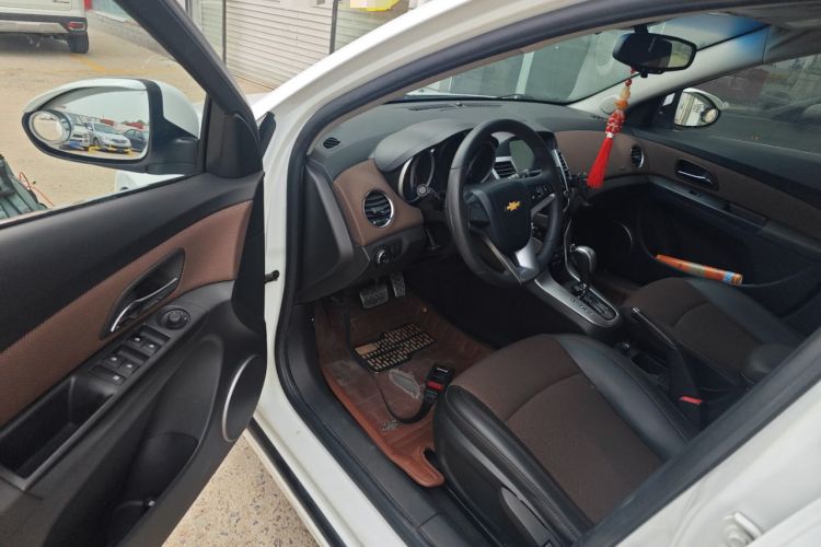 Used Chevrolet Cruze 2013 Hatchback 1.6L Automatic Luxury Model
