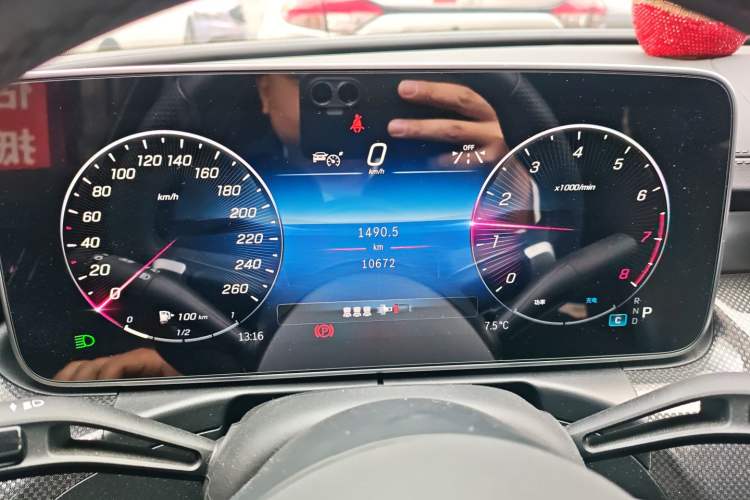 Used Mercedes-Benz C-Class 2024 Facelifted C-Class 260 L Night Edition Sports Version
