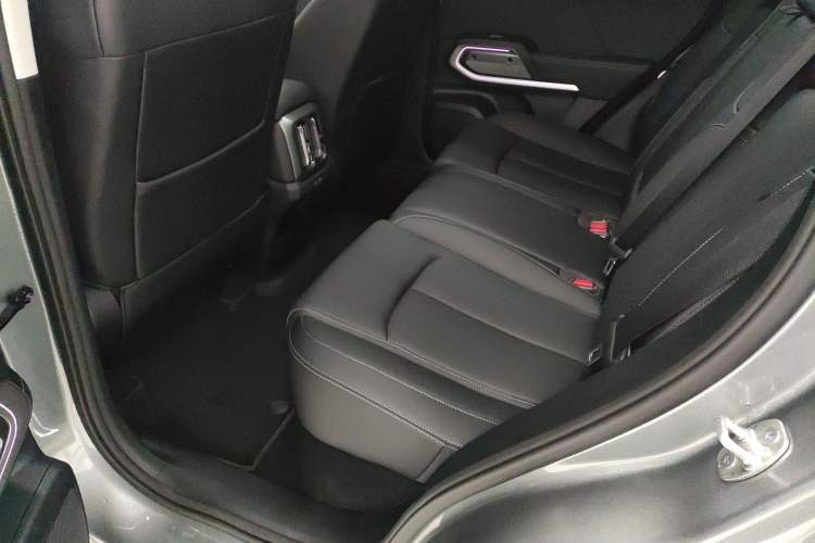 Used  Titanium 3 2025 501 km All-Wheel Drive Intelligent Driving Max Edition
