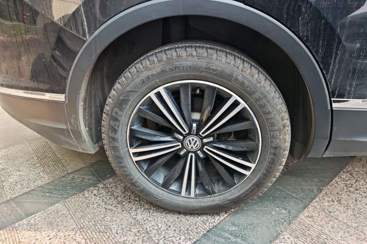 Used Volkswagen Tiguan L 2019 Updated Version 330TSI Automatic Two-Wheel Drive Panoramic Comfort Edition China VI Standard
