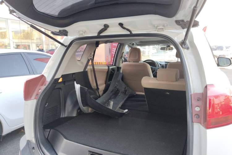 Used Toyota RAV4 2015 2.0L CVT Two-Wheel Drive Fashion Edition
