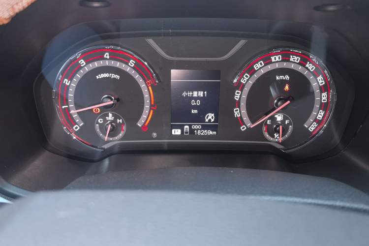 Used SAIC MAXUS T60 2017 2.0T Gasoline Automatic Two-Wheel Drive High-Ride Comfort-Grade Standard Cabin
