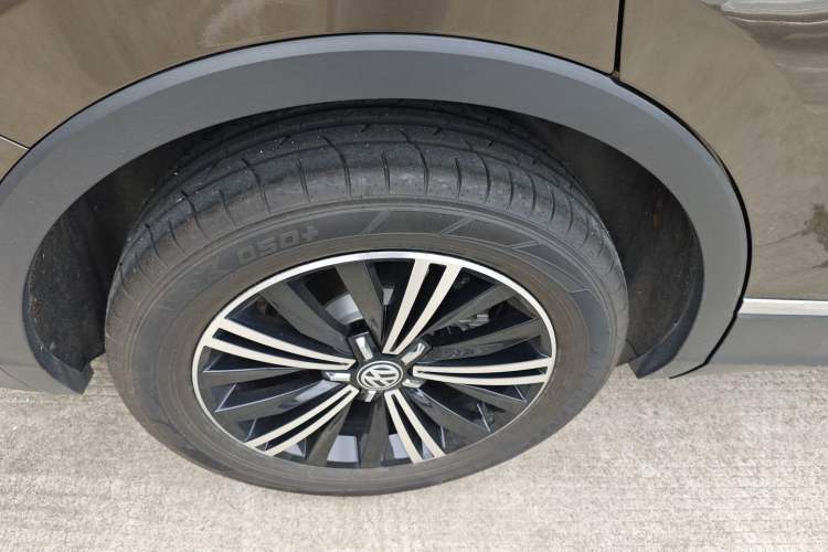 Used Volkswagen Tiguan L 2019 330TSI Automatic Two-Wheel Drive Panoramic Comfort Edition China VI Standard
