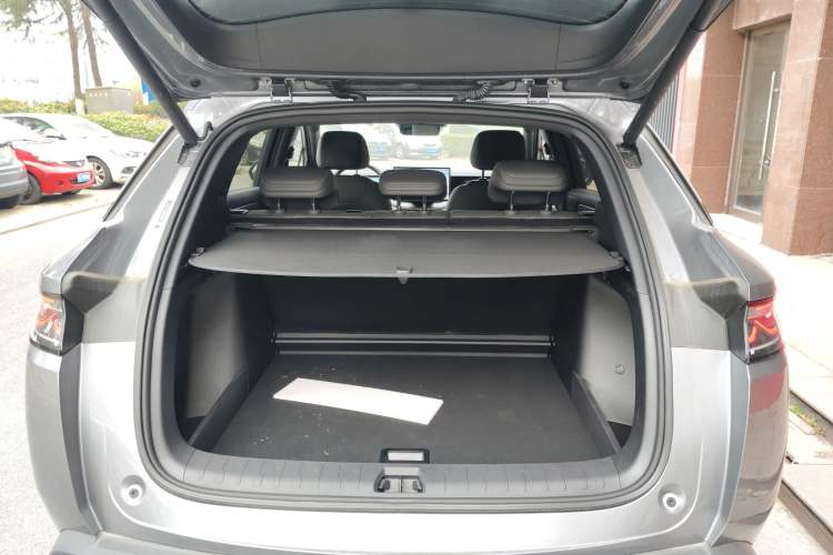 Used BYD Song L DM-i 2025 Intelligent Driving Version 160 km Beyond-Range Type
