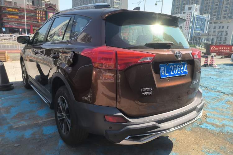 Used Toyota RAV4 2015 2.0L CVT Two-Wheel Drive Urban Edition
