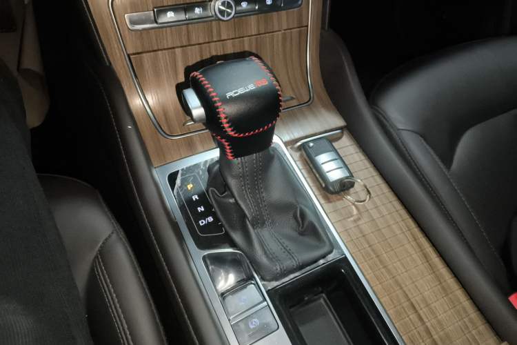 Used Roewe RX8 2019 30T Smart Connectivity Two-Wheel Drive Supreme Flagship Edition
