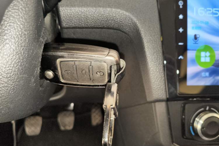 Used Volkswagen Santana 2016 1.6L Manual Fashion Edition
