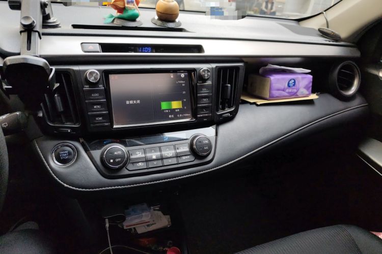 Used Toyota RAV4 2016 2.0L CVT Two-Wheel Drive Fashion Edition China V Standard
