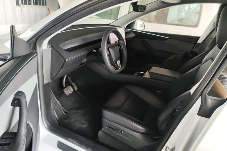 Used Tesla Model Y 2025 Rear-Wheel Drive First Edition
