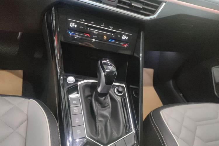 Used Volkswagen Tayron 2023 300TSI Two-Wheel-Drive Luxury Plus Advanced Edition
