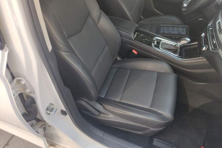 Used Changan Eado 2019 High-Energy Edition 1.6L GDI Automatic Pioneer Model China VI Standard
