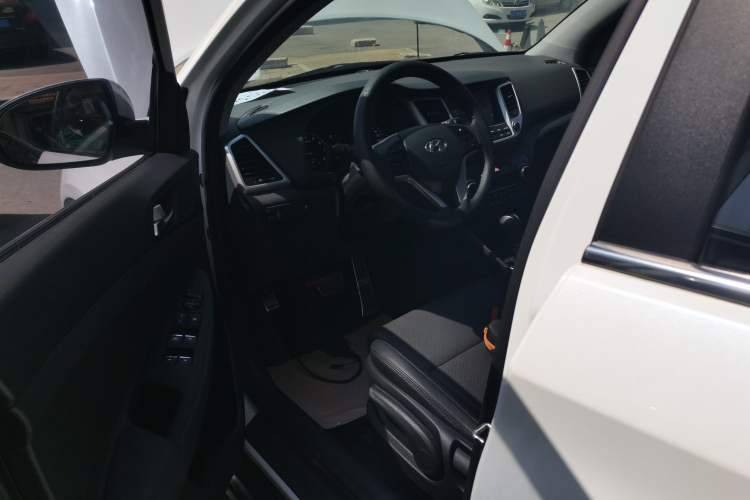 Used Hyundai Tucson 2015 1.6T Dual-Clutch Two-Wheel-Drive Smart Model
