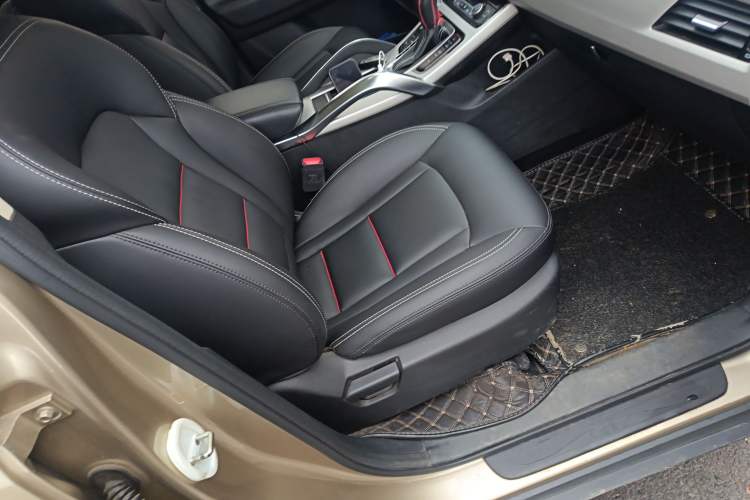 Used Geely Auto Emgrand X7 Sport 2018 1.8TD Automatic Two-Wheel Drive Zhiya Model