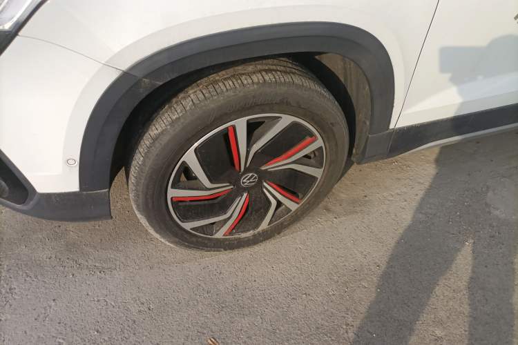 Used Volkswagen Tharu 2023 300TSI Two-Wheel-Drive Moon Luxury Edition
