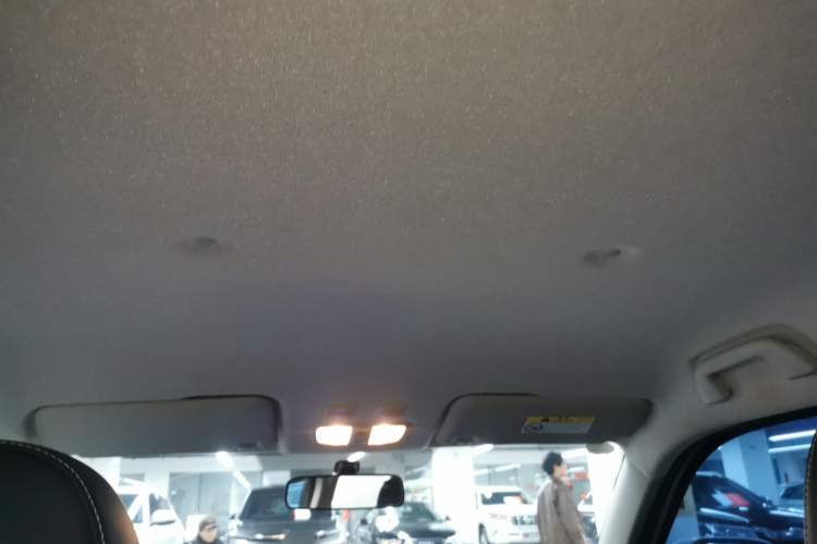 Used ORA White Cat 2022 Xiaoyue Mao Edition 360 km Luxury Model Lithium NMC
