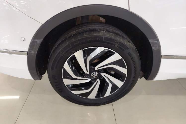 Used Volkswagen Tiguan L 2024 Outstanding Model 330TSI Automatic Two-Wheel Drive R-Line Dragon Glory Edition
