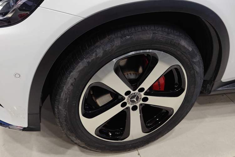 Used Mercedes-Benz GLC 2019 Facelift GLC 260 L 4MATIC Luxury Model
