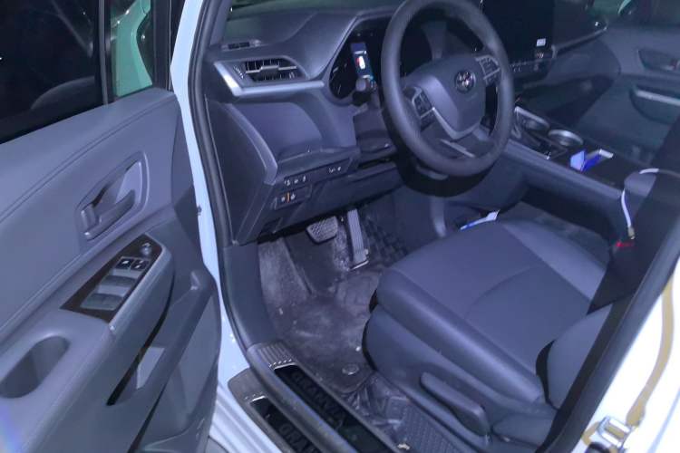 Used Toyota Granvia 2026 Model 2.5L Hybrid Comfort Edition