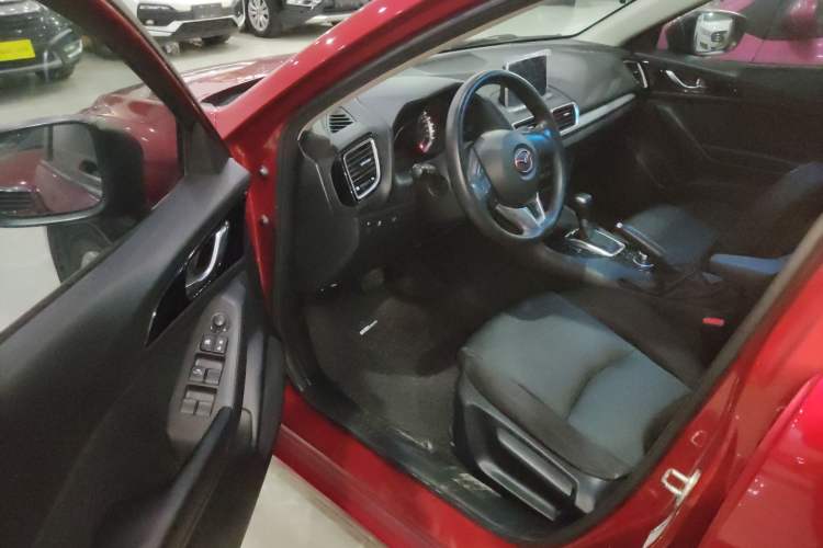 Used Mazda Mazda 3 Axela 2016 Sedan 1.5L Automatic Luxury Model
