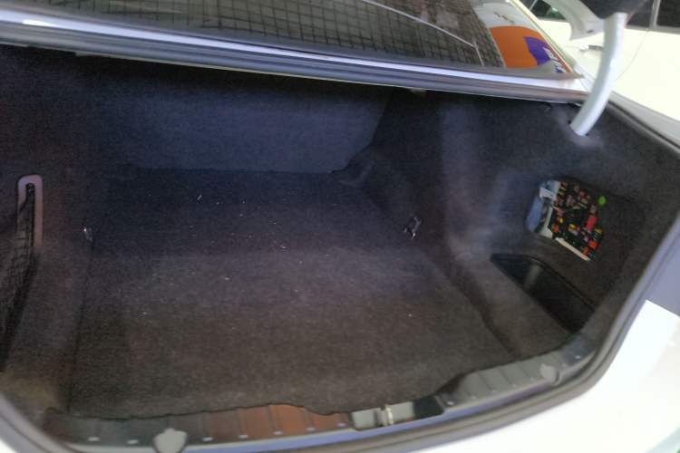 Used BMW 5 Series 2014 525Li Leading Model
