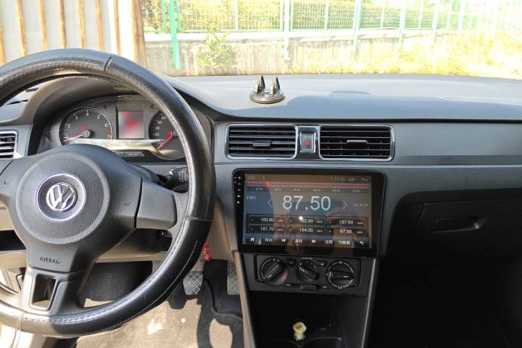 Used Volkswagen Santana 2015 1.6L Manual Fashion Edition