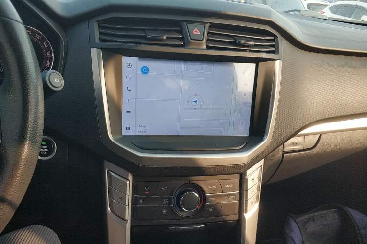 Used SAIC MAXUS T70 2021 2.0T Diesel Automatic 4x4 Elite Version with Long Bed and High Ground Clearance
