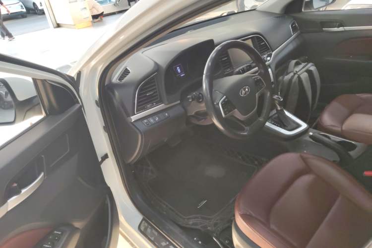 Used Hyundai Elantra 2016 1.6L Automatic ZhiXuan · Luxury Version
