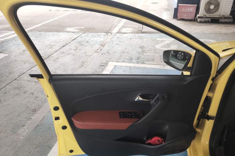 Used Volkswagen Polo 2014 1.6L Automatic Comfort Edition
