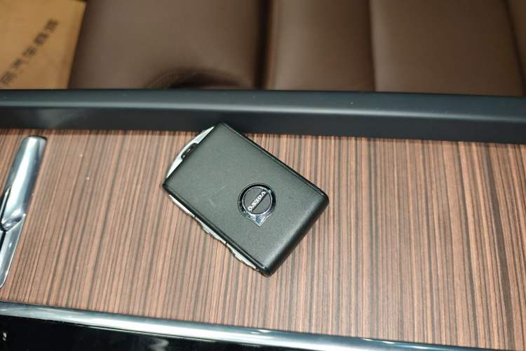 Used Volvo XC60 New Energy 2025 Plug-in Hybrid Long-Range All-Wheel Drive Smart & Luxurious Edition