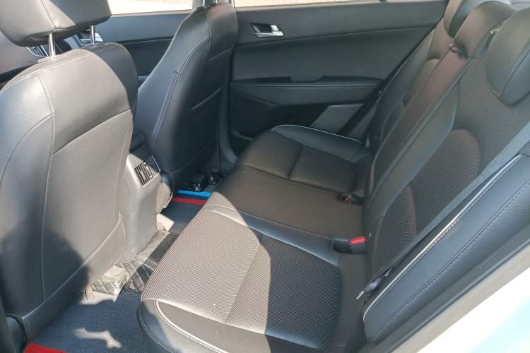 Used Hyundai ix25 2015 1.6L Automatic Two-Wheel-Drive Deluxe DLX Model