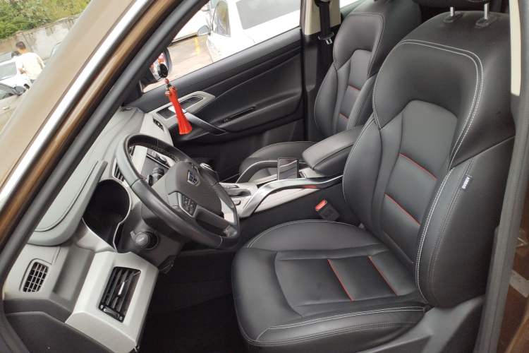 Used Geely Auto Emgrand X7 Sport 2018 1.8TD Automatic Two-Wheel Drive Smart Connect 4G Internet Edition
