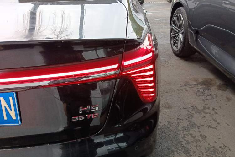 Used Hongqi H5 2023 1.5T DCT Smart Connect Flagship Edition
