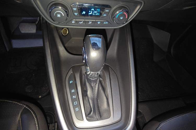 Used Ford Escort 2015 1.5L Automatic Fashion Model
