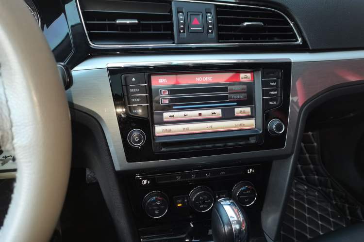 Used Volkswagen Lamando 2015 330TSI DSG Comfort Edition
