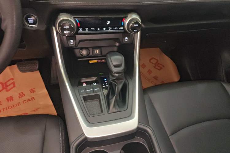 Used Toyota RAV4 2023 2.0L CVT Two-Wheel Drive Fashion Edition
