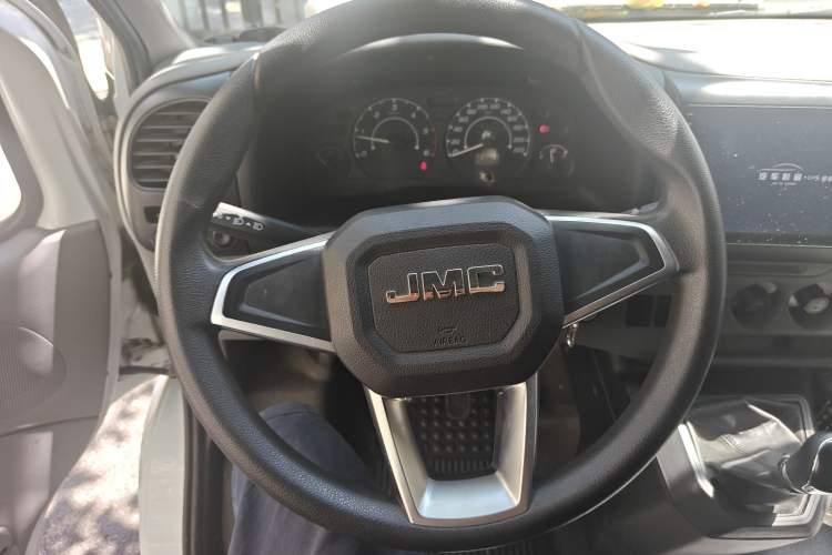 Used JMC Transit 2019 2.8T Commercial Version Long Wheelbase Mid-Roof 6-Seater Rear Single Tire China VI Emission Standard – JX493
