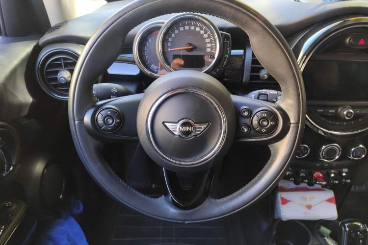 Used  MINI 2019 1.5T COOPER Classic Edition Five-Door Version
