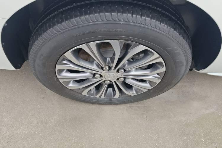 Used Buick GL8 2023 Land Executive Class Comfort Model
