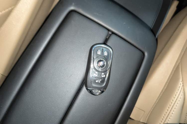 Used Buick GL8 2020 ES Land Cruiser 653T Luxury Model
