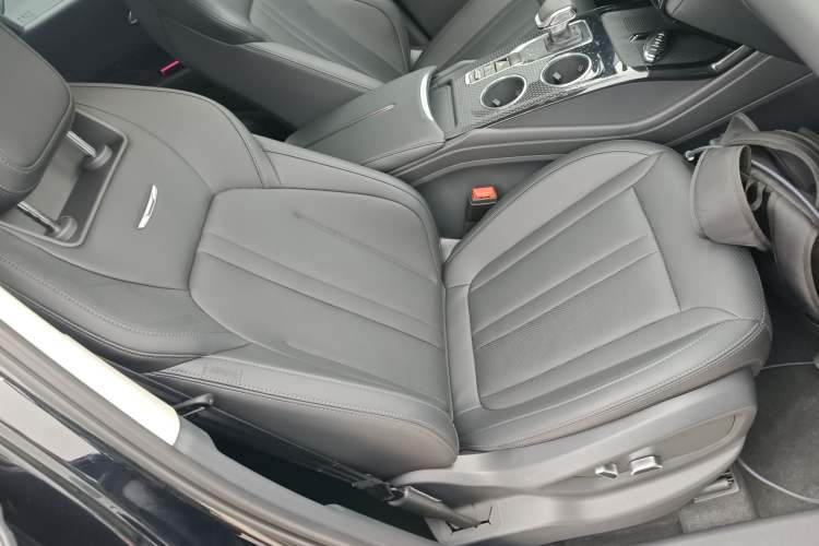 Used Hongqi HS3 2023 1.5T Two-Wheel Drive Shanwei Edition
