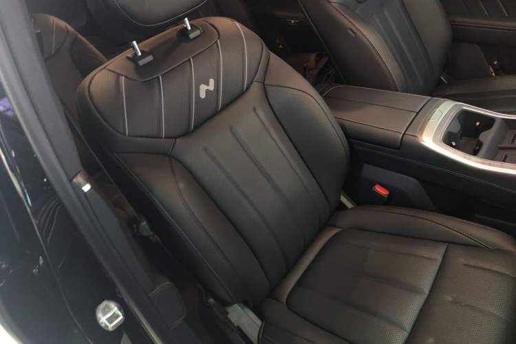 Used ONVO Luxeed L90 2025 Model—Max Six-Seater Version
