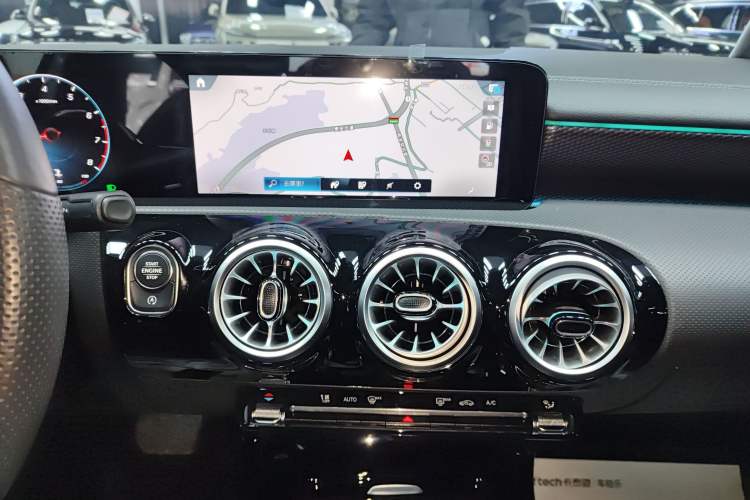 Used Mercedes-Benz A-Class 2022 Revised Version A 200 L Sport Sedan Fashionable Style