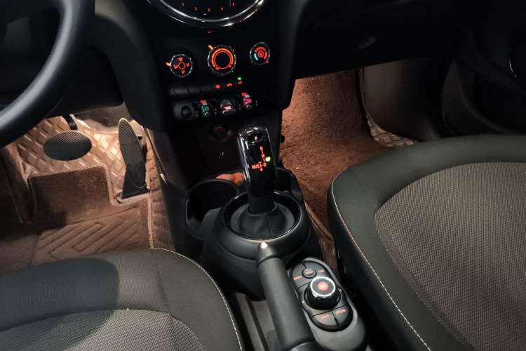 Used  MINI 2022 1.5T ONE Five-Door PLUS