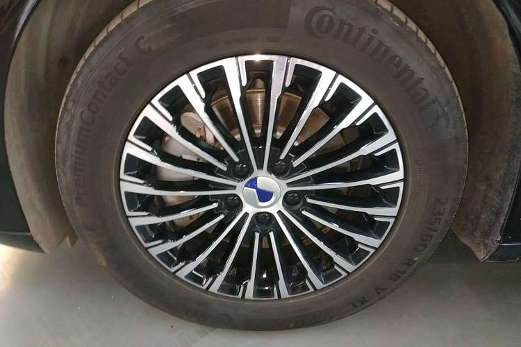 Used Denza D9 2022 EV 600 Four-Wheel Drive Prestige Model
