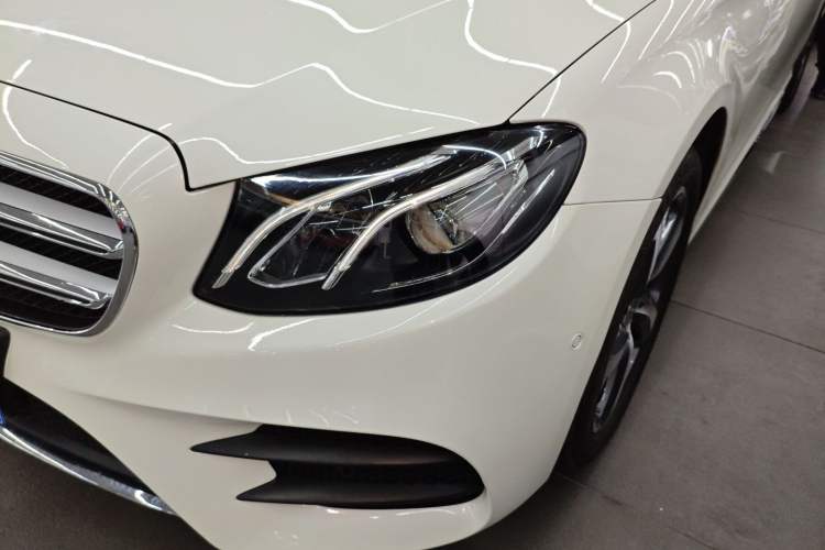 Used Mercedes-Benz E-Class 2018 E 300 L Sporty and Stylish Model
